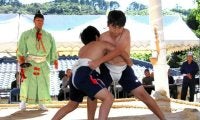 江戸時代から続く伝統行事「錫山相撲」、会場で歓声響く　鹿児島市