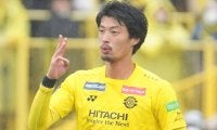 ｢お二人とも優しい空気感｣サッカー元日本代表、｢元ミス学習院｣『教場』出演女優と結婚！寄り添う2ショ＆大粒ダイヤリング公開