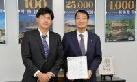 ｢2桁本塁打を｣阪神ドラ1の創価大立石選手、山口･防府市長を表敬