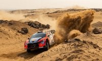 WRCサウジアラビア：パンク頻発の3日目、アドリアン・フルモーがマルティンス・セスクスに2.4秒差のトップ