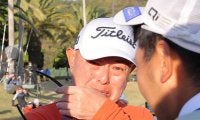 谷口徹、第一線退く意向明かす　１８番グリーンに選手ら集結　涙で「最後に２０勝以上のすごくいい思い出ができた」