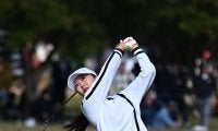 金沢志奈と鈴木愛が通算６アンダーで首位　２打差で申ジエと岩井千怜が３位　佐久間朱莉は21位
