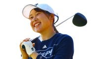 2年前は鈴木愛の組についた“高校生ボランティア” ルーキー荒木優奈が4打差逆転Vに挑む
