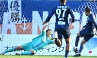 【長崎】GK後藤雅明「本能」の顔面セーブでJ1切符！高木監督「サッカーの神様がいたんだな」