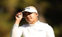 女子ゴルフ　鈴木愛が今季２勝目　岩井千怜とのプレーオフを制す