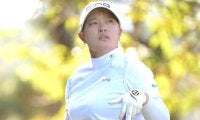 鈴木愛がツアー２２勝目！　賞金３０００万円を獲得　岩井千怜とのＰＯ制し、メジャー３勝目飾る