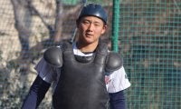 浦和学院が強豪・鶴岡東に快勝！プロ注目の超高校級捕手、左の強打者の活躍で変則サイドから点をもぎ取る【練習試合】