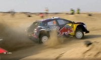 “砂漠の王者”、世界ラリーでリアハッチ外れるも“砂まみれで”激走！ 信じ難い光景に「軽量化レベル100」SNSでイジられる