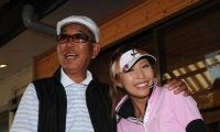 金田久美子、師弟関係を都玲華と熱愛→謝罪の「石井忍」から「父」に変更　JLPGA公式HP