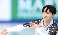 鍵山優真が自己ベストの１０８・７７で圧巻の首位発進　佐藤駿が２位　世界王者マリニンは３位…男子ショートプログラム