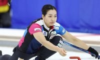 カーリング世界最終予選のフォルティウス近江谷杏菜「二重あごもやむを得ない」トレーニング