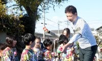 阪神・岩崎が地元・清水で玩具贈呈式　５年連続の活動「野球が身近になるように」