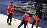 【カーリング】日本男子の試合中に複数トラブル発生…途中交代、消灯、ブラシ破壊も