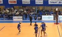 「申し訳ないけど…」男子バレー、本人とファンびっくりの“珍事”発生 歓喜のダンス中に突如ボールが