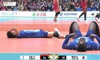 あまり見たことない…選手がバタバタ倒れ込む珍しい光景 男子バレー、およそ50秒の壮絶ラリーが生んだファン感動の一コマ