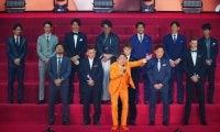 【Ｊアウォーズ】功労選手賞表彰は紋付きはかま姿や「うるさい色」オレンジスーツで華やかに