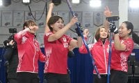 【カーリング】「勝ちポーズ決まりました」五輪決定時のフォルティウスの弓を引くポーズ好評