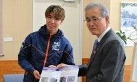 目指すは全日本チャンピオン　バイクレーサー松岡さん、真庭市を訪問
