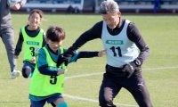 カズ、小学生とトレーニングイベント　プロ４１年目へ「チームが決まれば、チームのトレーニングも始まる。いい準備をするだけ」