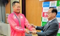 デフ五輪ハンマー投げ「銀」の森本さん　滋賀県竜王町民栄誉賞第1号