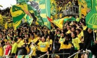 黄色に染まったスタジアムに歓喜　17年ぶりのJ1決めたジェフ