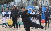 阪神　梅野が自身プロデュースの野球教室を開催、ブロッキングを実演指導「みんなが目指してくれる選手になっていきたい」