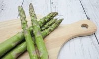 「アスパラ」の疲労回復パワーを高める食べ合わせは？