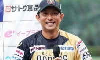44歳が異国で手にした“初代MVP”　SNS騒然「相変わらずかっこええ」「イキイキしてる」