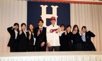 広島　晴れの場に８人きょうだいズラリ！「女性が多いんでおしゃべり」ドラフト５位右腕が明かす「お姉ちゃんに可愛がってもらって」