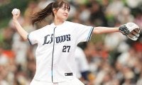 鷹の優勝旅行に現れた美人モデル　名捕手の父とゴルフ満喫…ウキウキ報告が「かわいすぎ」