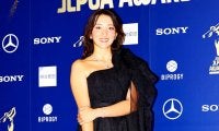 スリットドレスの脇元華に「脚、お願いします！」 河本結は“プリンセス風”ピンク／JLPGAアワード