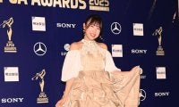 もう完全にアイドルじゃん！菅沼菜々は肩出しふわふわ衣装で魅了　【ＪＬＰＧＡアワード】