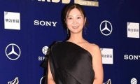 女子ゴルファーが美の競演！年間表彰式、トッププロがドレス姿で続々と登場　「眩しすぎる」「首が細くて美しい」と反響