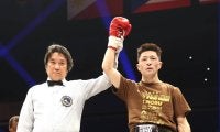 【ボクシング】ユーリ阿久井政悟、復帰戦を一発KO勝利で飾る「練習していた右」被弾もない完勝
