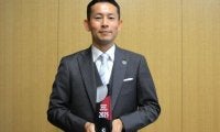 Jリーグアウォーズで最優秀副審賞　松江市職員の三原純さん