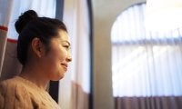 屋内練習場に並べた2つのトロフィ「まだトップにはなれない」／山下美夢有インタビュー【後編】