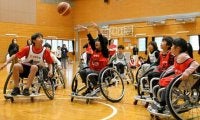 車いすバスケを小学生が体験　千葉・松戸