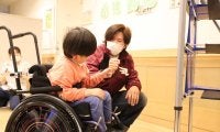 【楽天】早川隆久が東北大学病院を訪問「自分もより一層頑張って…」子どもたち60人と交流