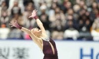 坂本花織が涙の日本女子初３大会連続五輪決定！「うれしいの一言」ラスト全日本で５連覇締め！有終舞に樋口新葉ら仲間たちも涙、涙
