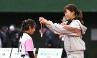 渋野日向子は勝負の米女子ツアー5年目へ「もっともっと強くなれる」 ソフトボール大会に感動