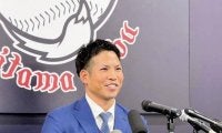 西武移籍の桑原将志が入団会見で決意新た「僕にしかない気持ちの部分を評価してもらった」ファンからのサプライズ寄せ書きには「きつねダンス」に期待？！