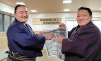 新入幕の朝白龍　モンゴルから同じ飛行機で来日した豊昇龍＆欧勝馬に「早く追い付きたい。戦って勝ちたい」