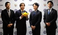 元日本代表・岡崎慎司氏　Ｗ杯８強へエール「日本人として誇りに思う」　兵庫県庁を訪問