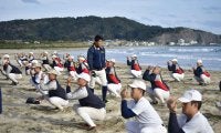 【高校野球】センバツ濃厚の帝京が恒例の冬合宿！砂浜ダッシュや自重トレなどたっぷりの汗