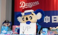 【中日】サンタ姿のドアラ、来季は食パン90グラム増で更改「今年は休まずできた」「体に投資」