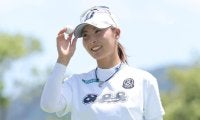 頬寄せ合い…美女ゴルファーが結婚報告　実った遠距離恋愛、オリ23歳との“誓い”