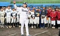 ヤクルト長岡選手が中学生に野球教室　兄辰真さんの引退セレモニーも
