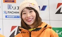 美女スノーボーダーが愛車の高級スポーツＳＵＶと２ショット　クリスマス休暇投稿にＳＮＳ「めちゃくちゃ可愛い」