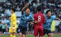 高校サッカー選手権開幕戦　大敗の早実イレブンは呆然　都大会無失点の堅守がまさかの崩壊　徳島市立に１－４