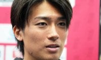 ｢男前すぎーー!!｣中村敬斗が笑顔満載の“イタリア冬旅行”プライベートショット公開＆現地少年と路上サッカー動画も!?｢イタリアの街並みに敬斗が似合いすぎる｣